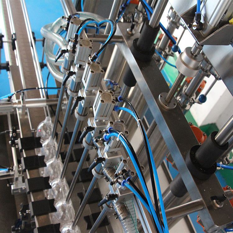 เครื่องบรรจุน้ำมัน